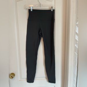 Lulu Align 28 graphite gray